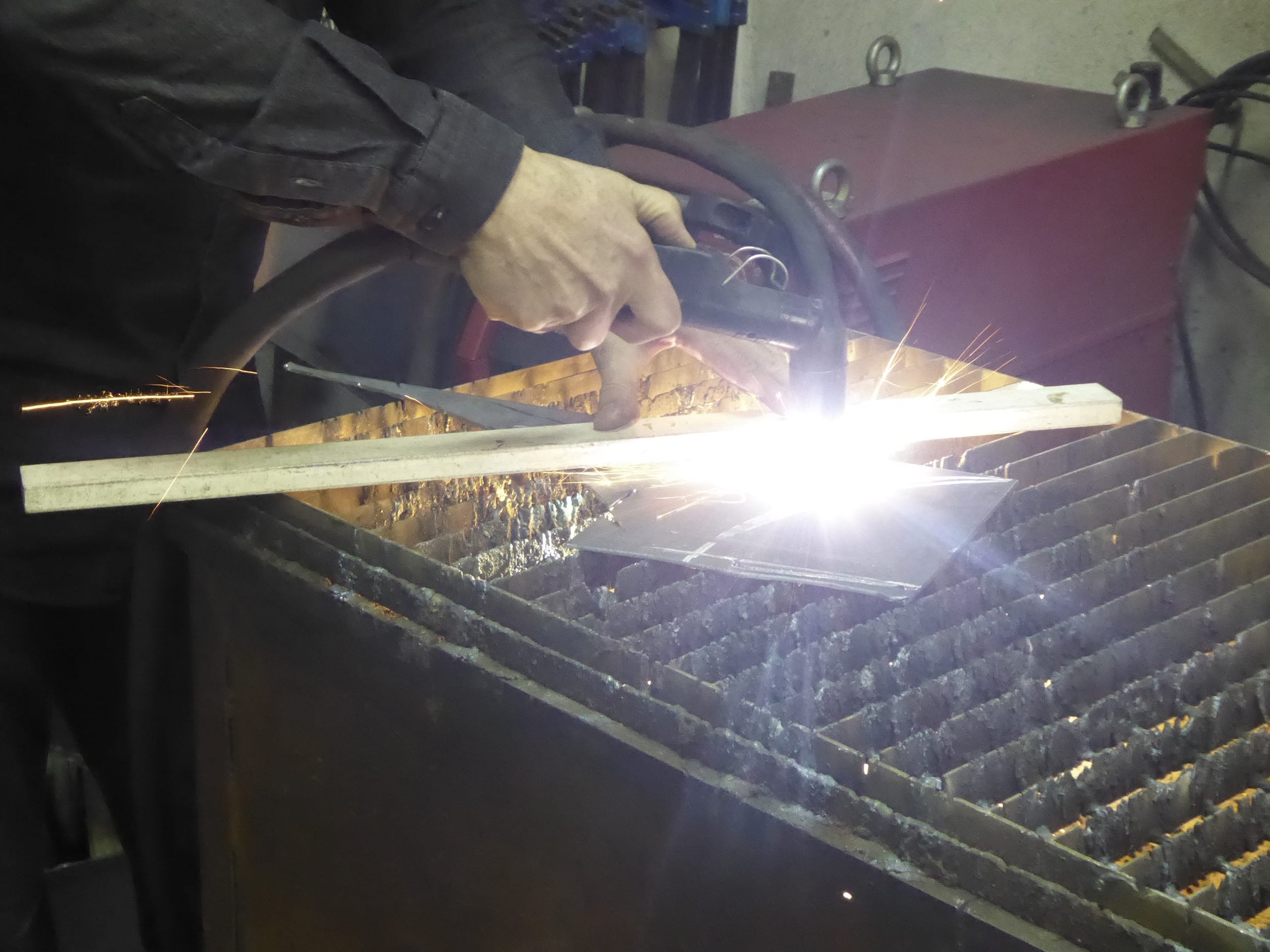 Découpe plasma d’une tôle d’acier